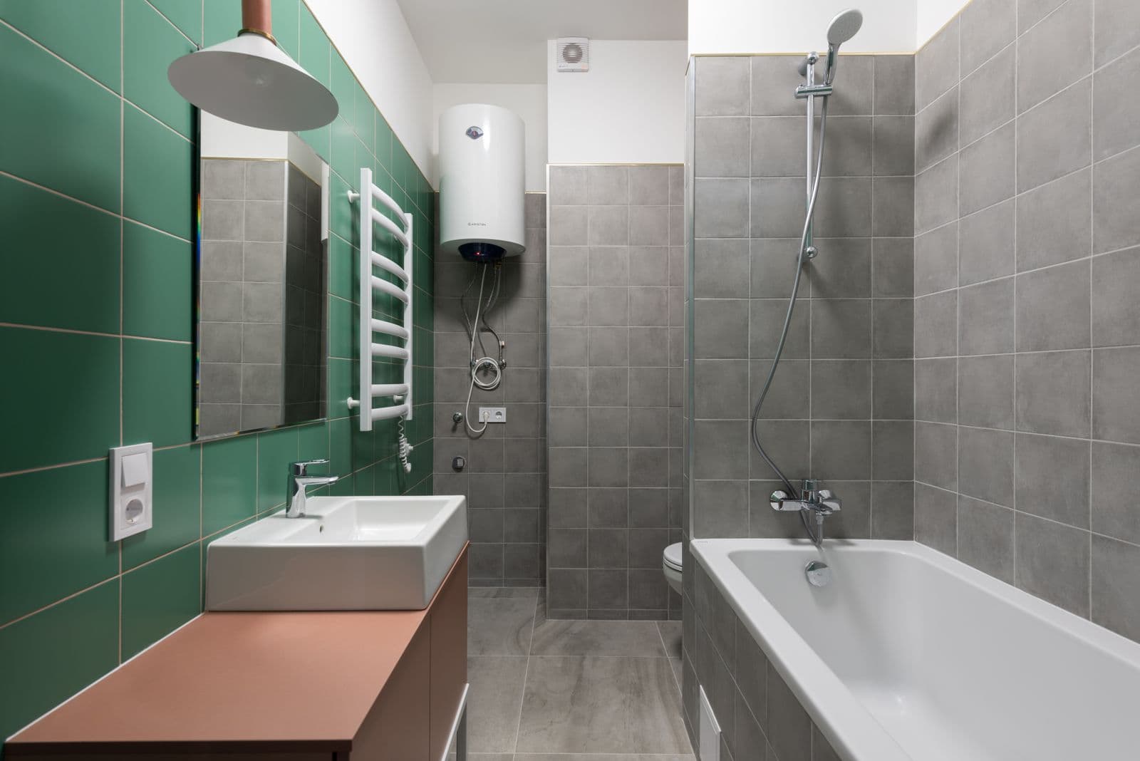 Douche à l'italienne, vert sauge