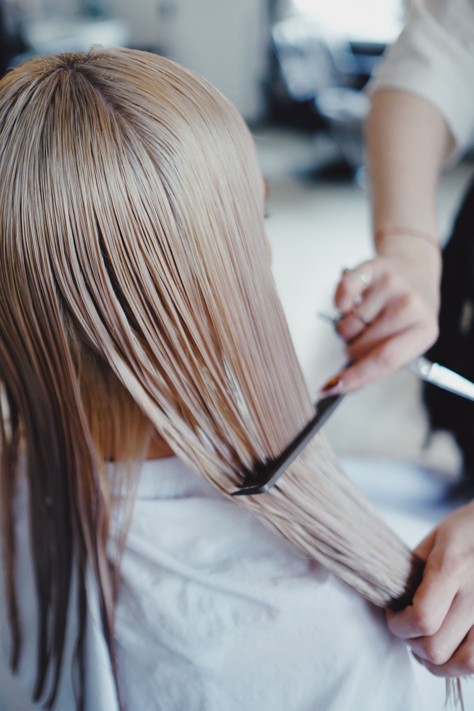 Cheveux après balayage et coiffage