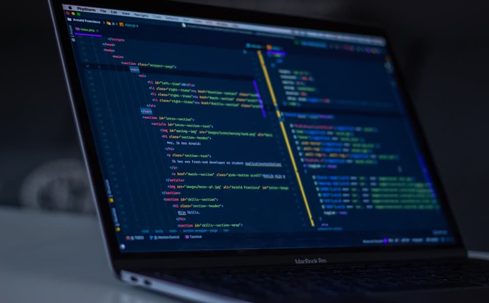 Le code source d'un site web affiché dans un éditeur